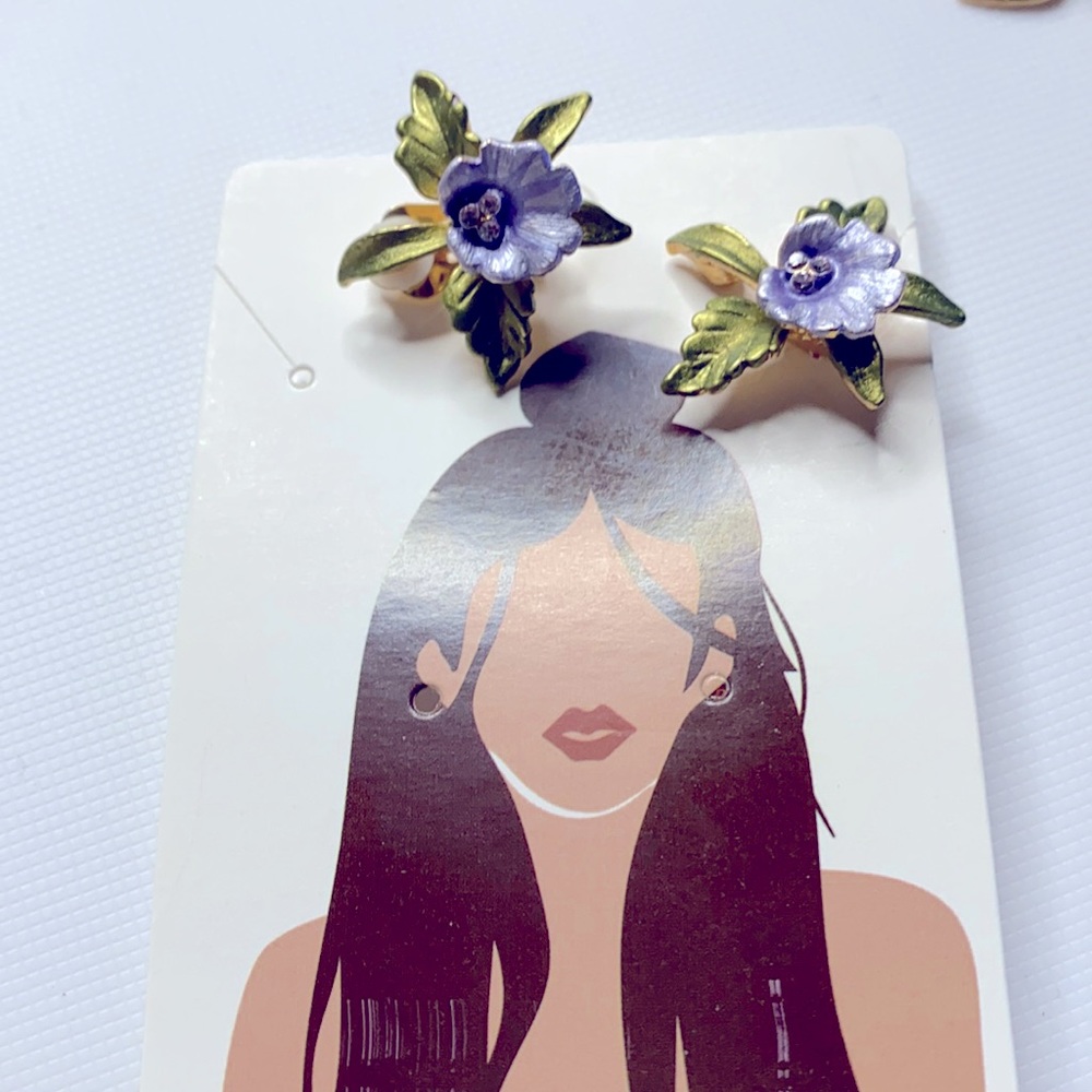 Pretty pair of enamel clip back earrings - Picture 2 of 4